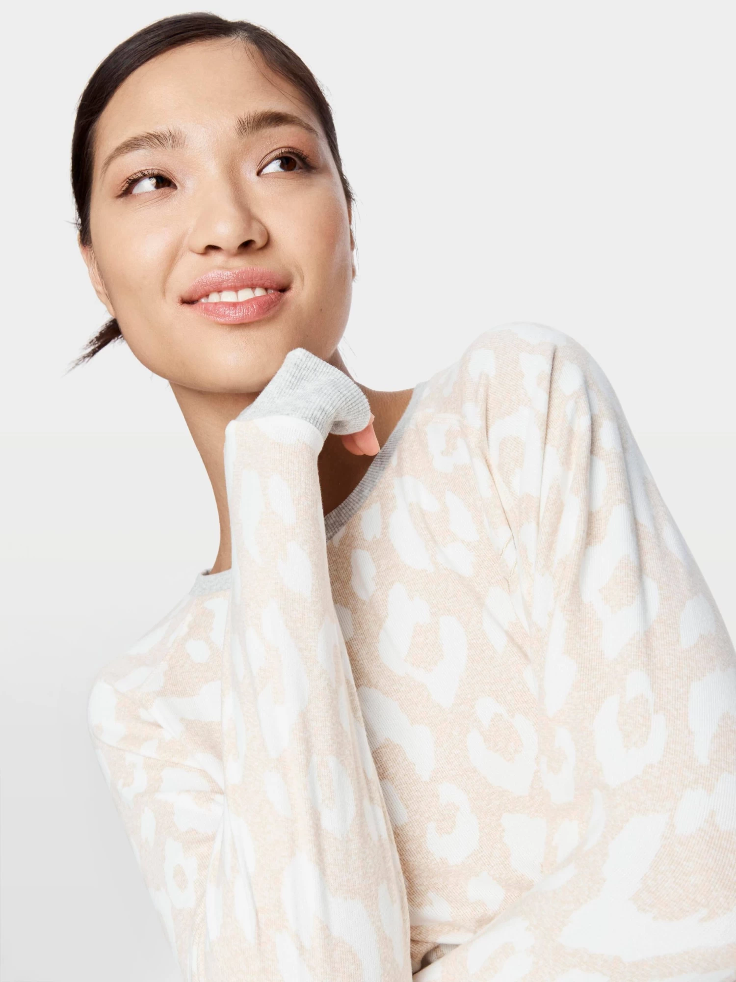 Leopard Plush Sweater 2 Leopard Plush Sweater - Image 2