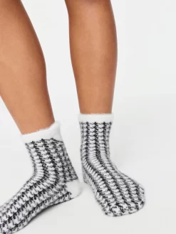 Houndstooth Heart Mid Sock -Pajama Shop 870011 black back2 t scaled